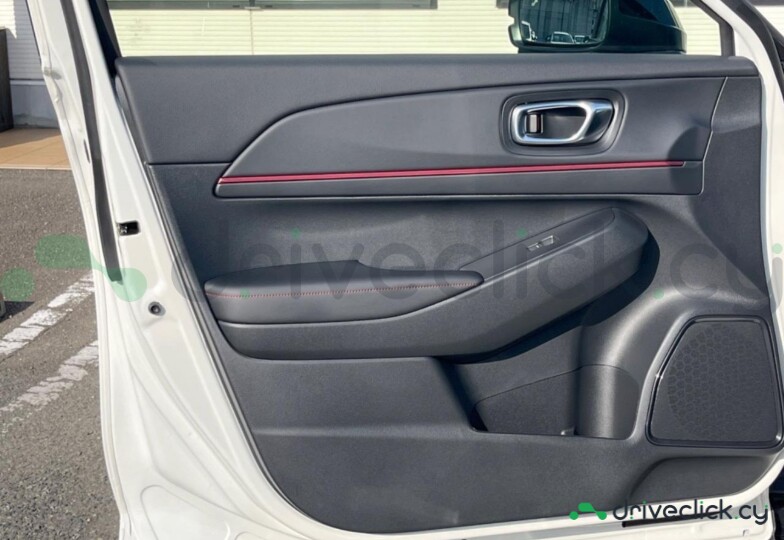 Honda Vezel White