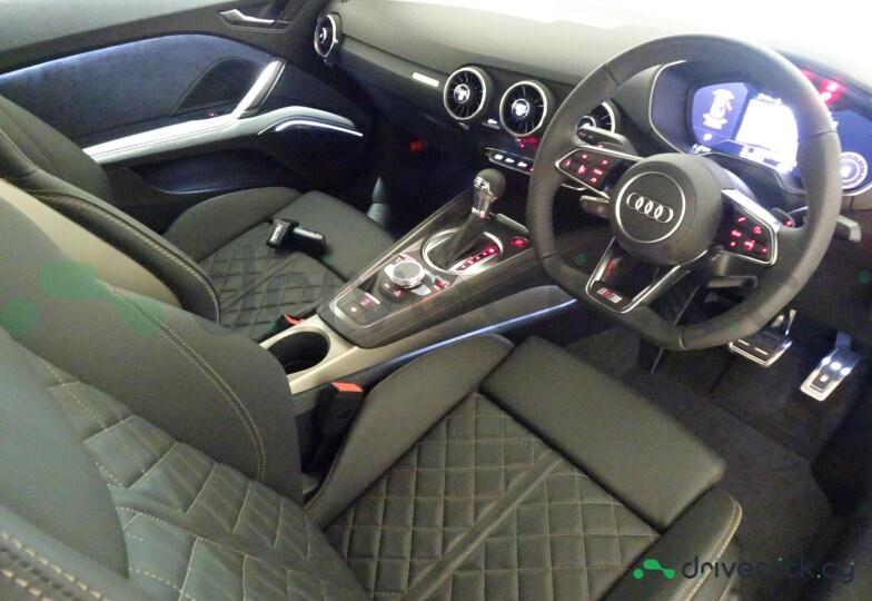 Audi TTS Черный