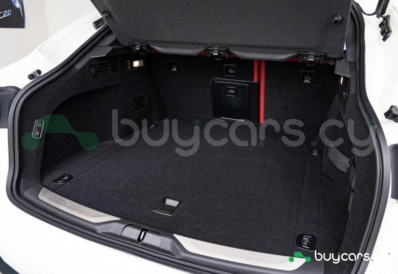 Maserati Levante White