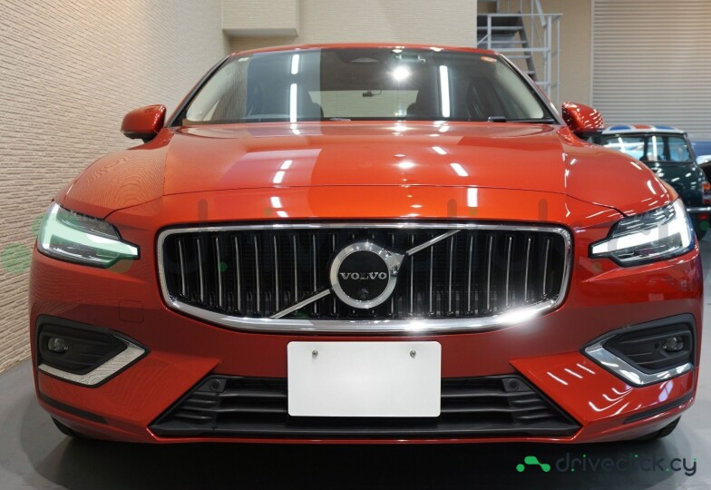 Volvo S60 Красный