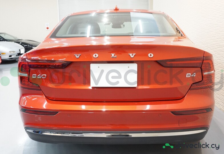 Volvo S60 Красный