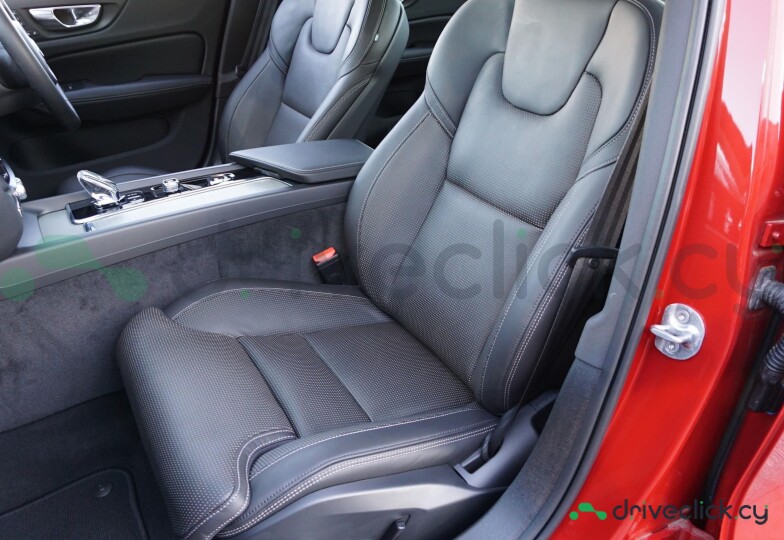 Volvo S60 Красный