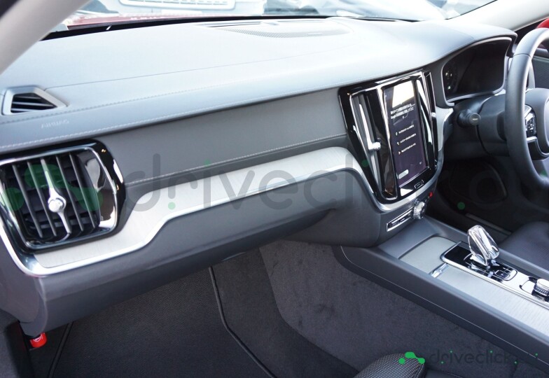 Volvo S60 Красный
