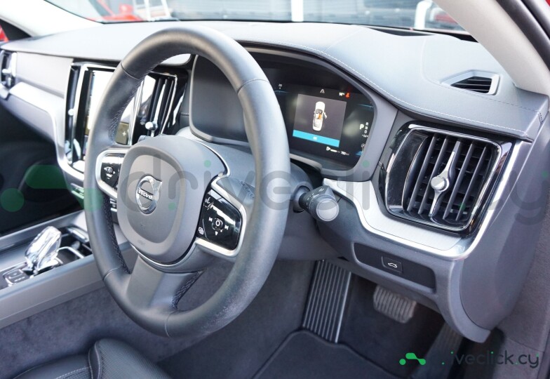 Volvo S60 Красный