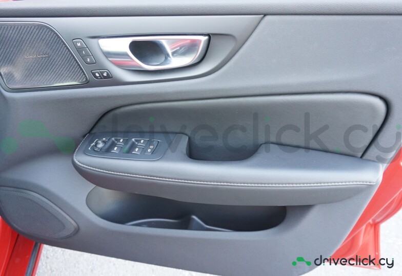 Volvo S60 Красный