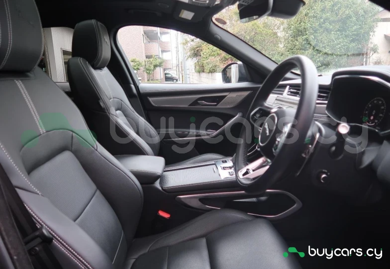 Jaguar F-Pace Серый