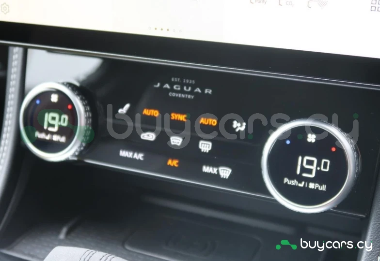 Jaguar F-Pace Серый