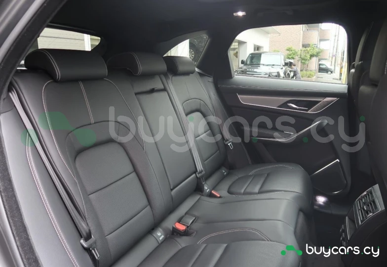 Jaguar F-Pace Серый