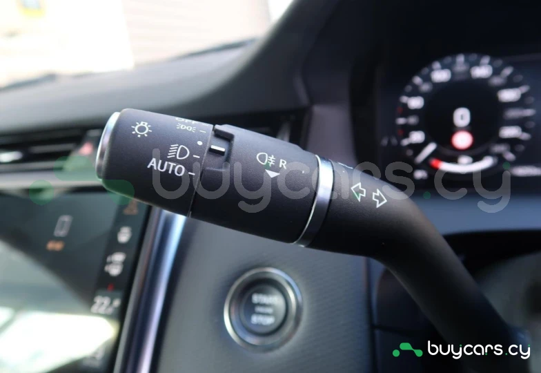 Land Rover Discovery Sport White