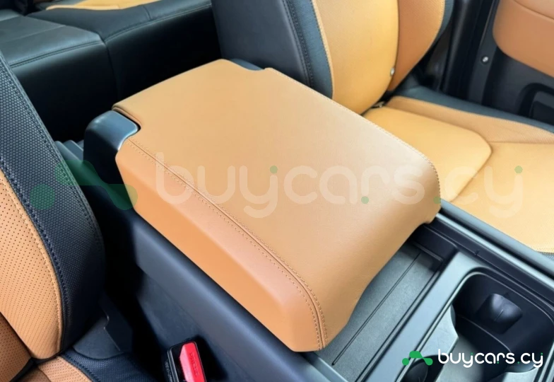 Land Rover Defender Grey