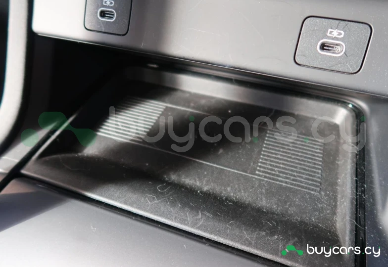 Land Rover Discovery Sport White