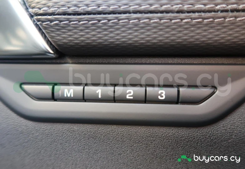 Land Rover Discovery Sport White