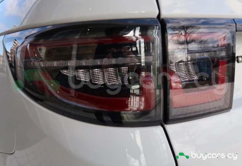 Land Rover Discovery Sport White