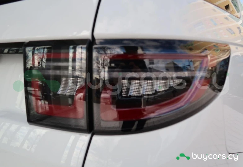 Land Rover Discovery Sport White