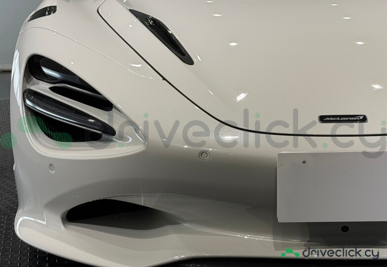 McLaren 750S White
