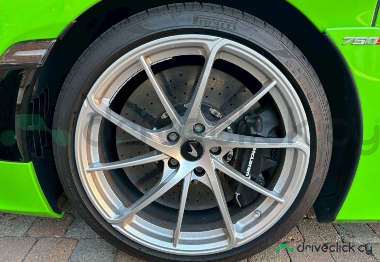 McLaren 750S Green