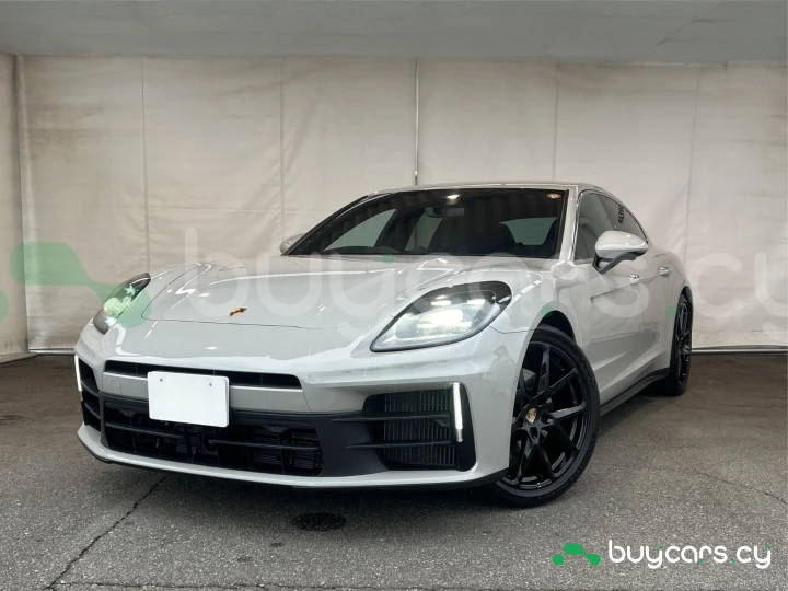 Porsche Panamera Белый
