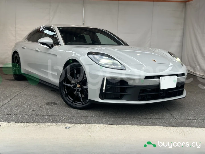 Porsche Panamera Белый