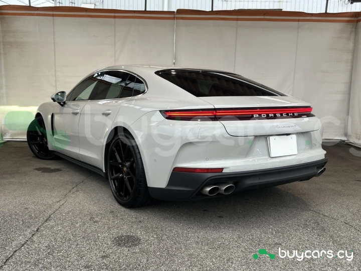 Porsche Panamera Белый