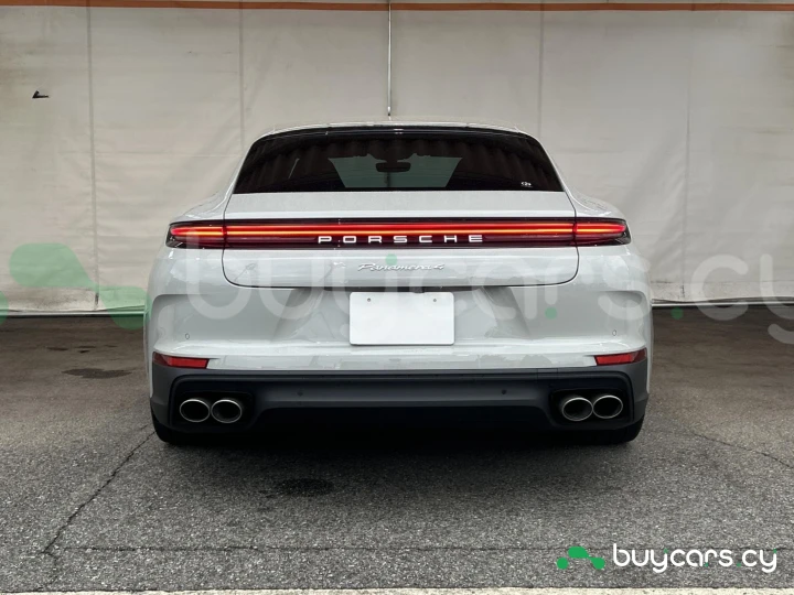 Porsche Panamera Белый