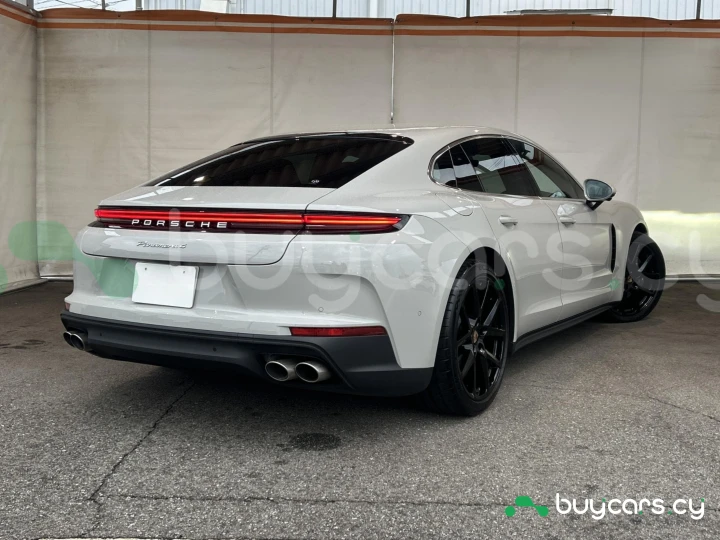 Porsche Panamera Белый