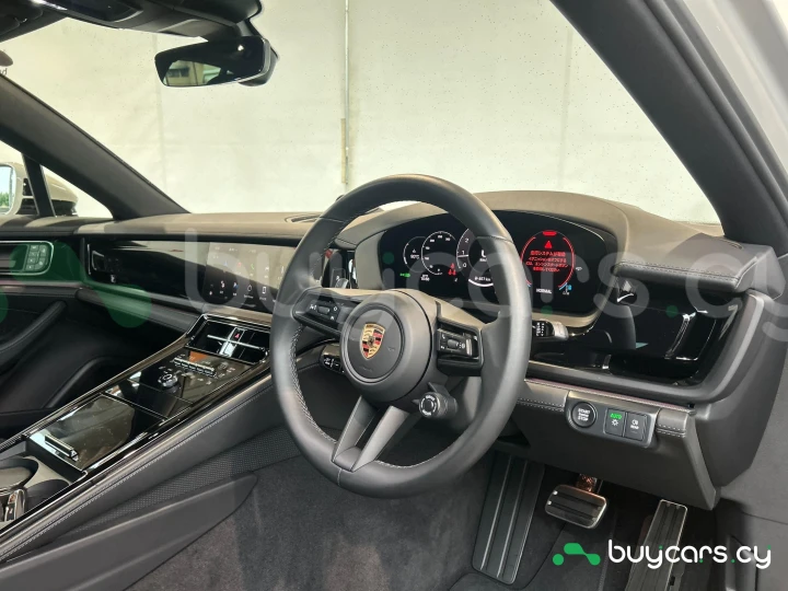 Porsche Panamera Белый
