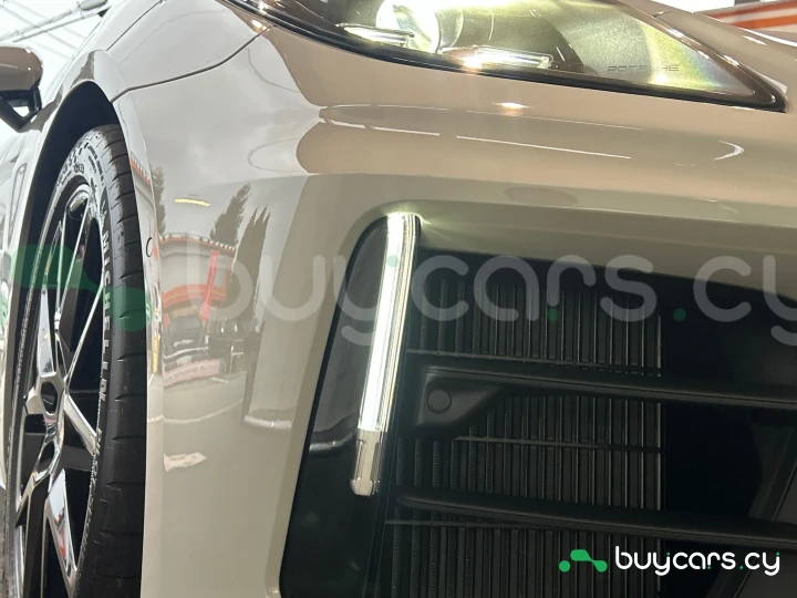 Porsche Panamera Белый