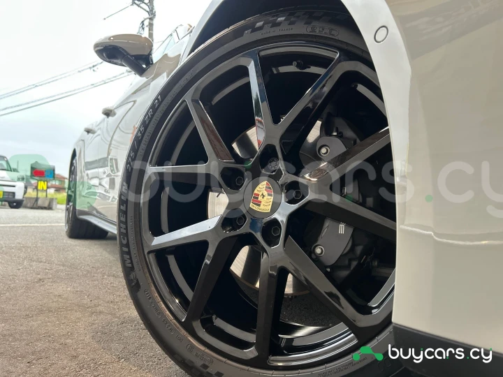 Porsche Panamera Белый