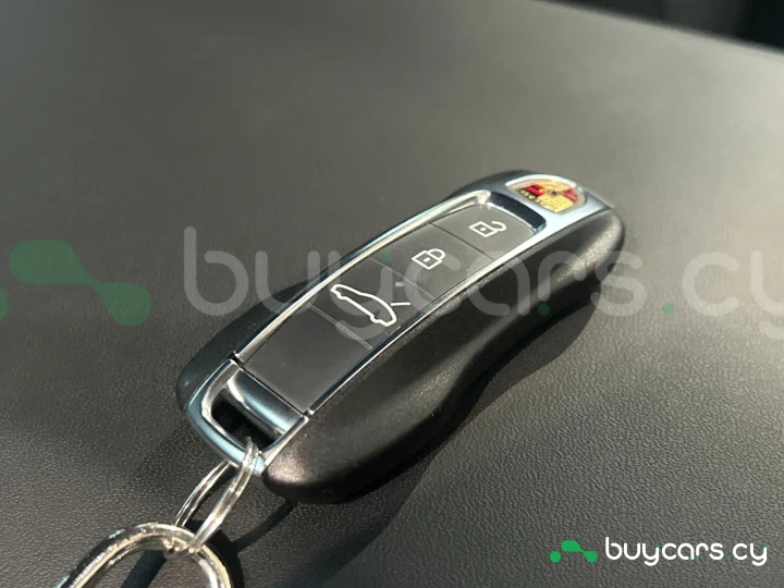 Porsche Panamera Белый