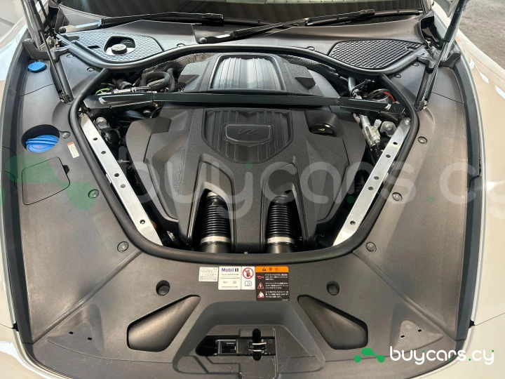 Porsche Panamera Белый