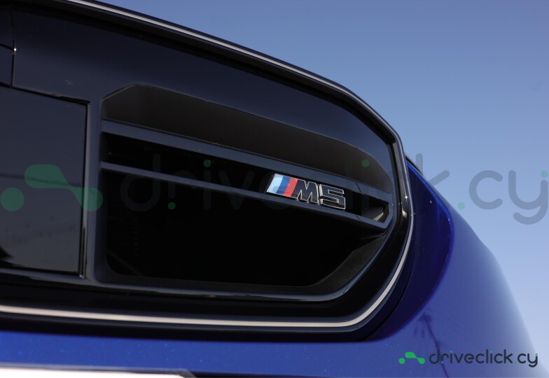 BMW M5 Синий