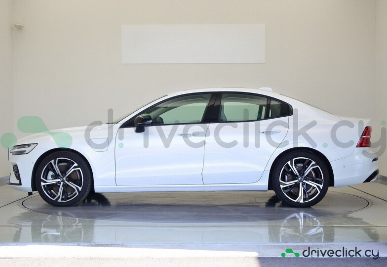 Volvo S60 Белый