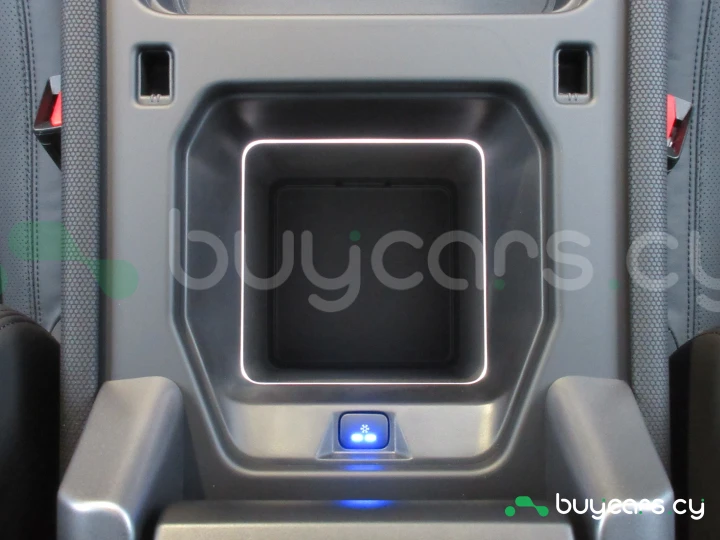 Land Rover Defender Черный