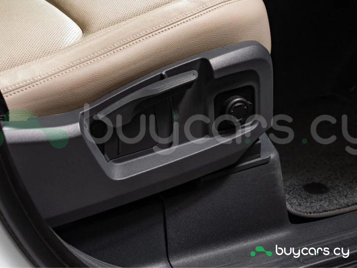 Land Rover Defender White