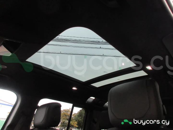 Land Rover Defender Черный