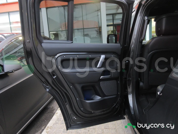 Land Rover Defender Черный