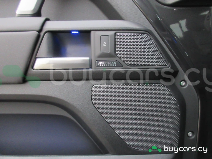 Land Rover Defender Черный