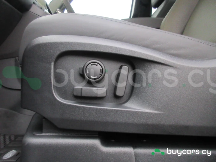 Land Rover Defender Черный