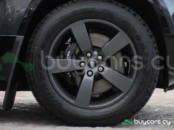 Land Rover Defender Черный