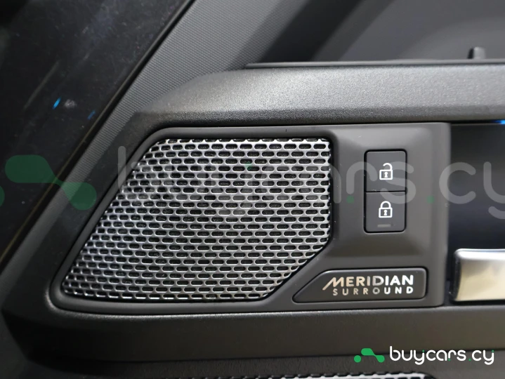 Land Rover Defender Black