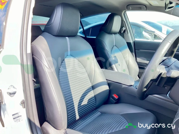 Toyota Camry Белый