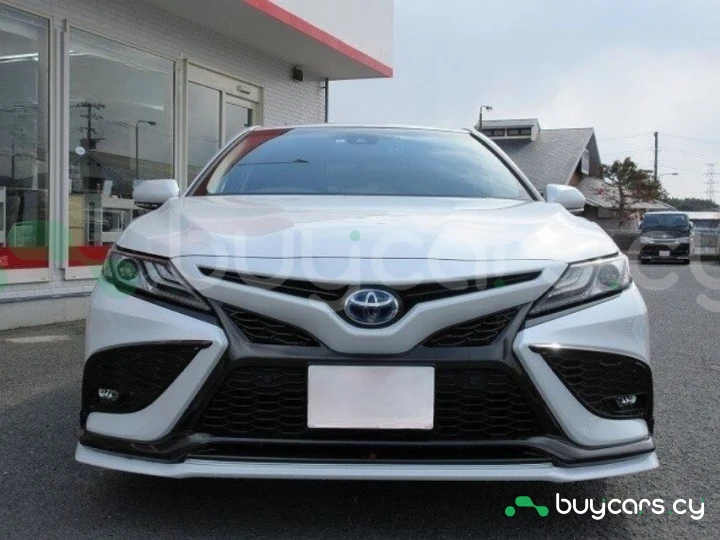 Toyota Camry Белый