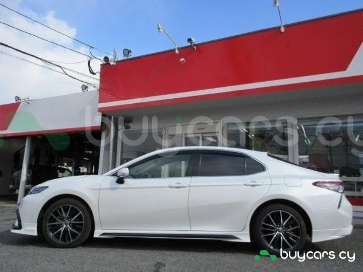 Toyota Camry Белый