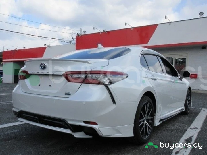 Toyota Camry Белый