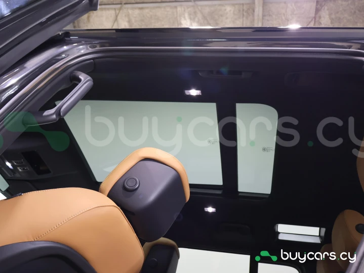 Land Rover Defender Black