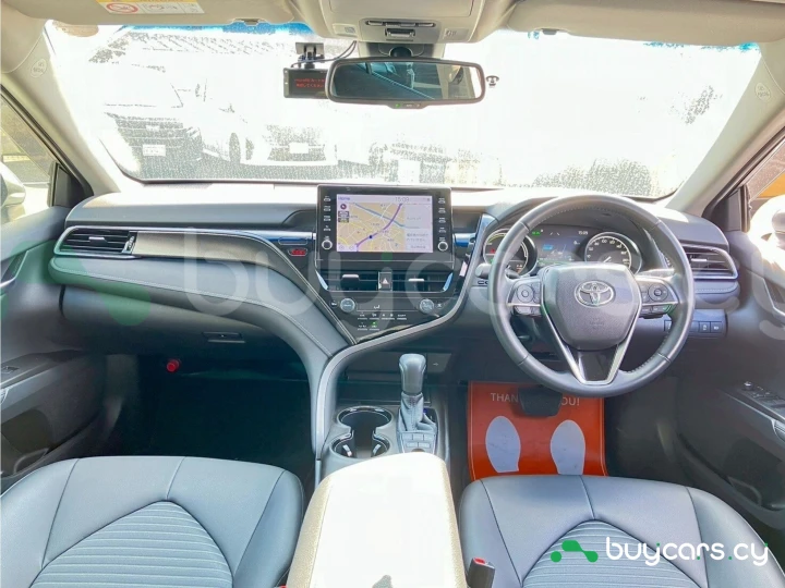 Toyota Camry Белый