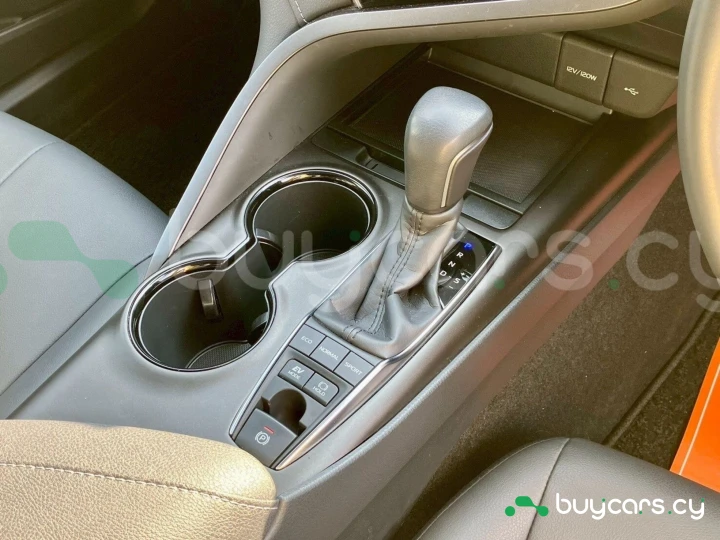 Toyota Camry Белый