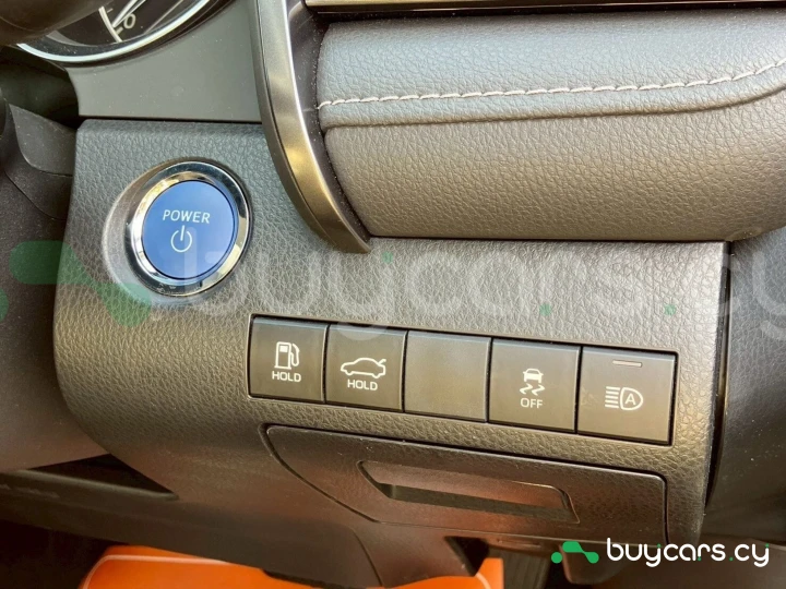 Toyota Camry Белый