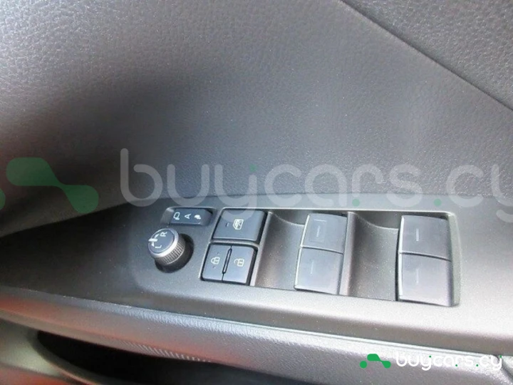 Toyota Camry Белый