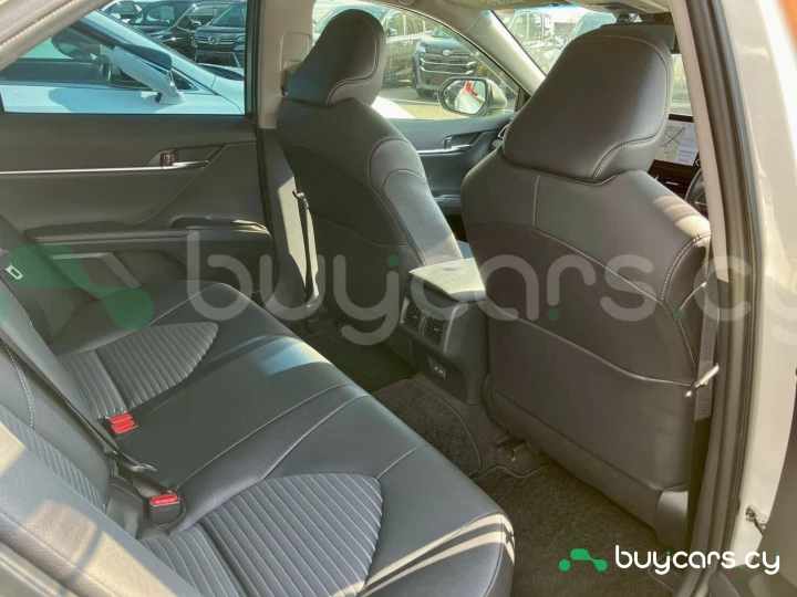 Toyota Camry Белый